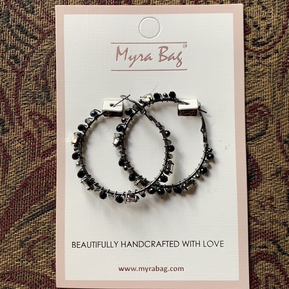 Handcrafted hoop earrings with crystals and beads - Picture 7 of 7